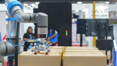 Warehousing - robot arm