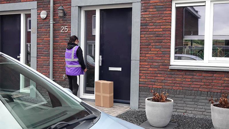  De bezorger is onderweg 