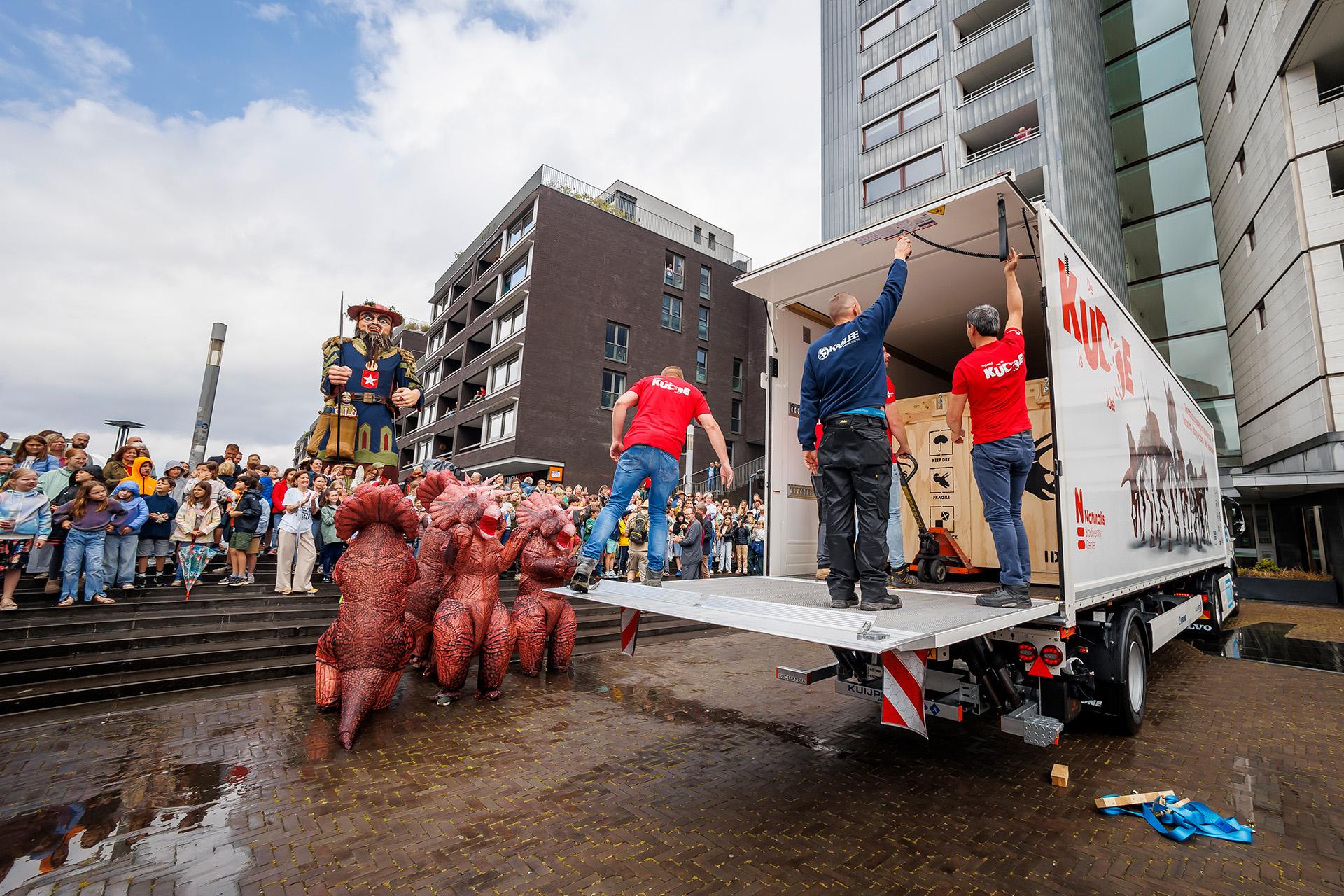 Transport Schedel Triceratops - foto: Jean-Pierre Geussens Centre Ceramique